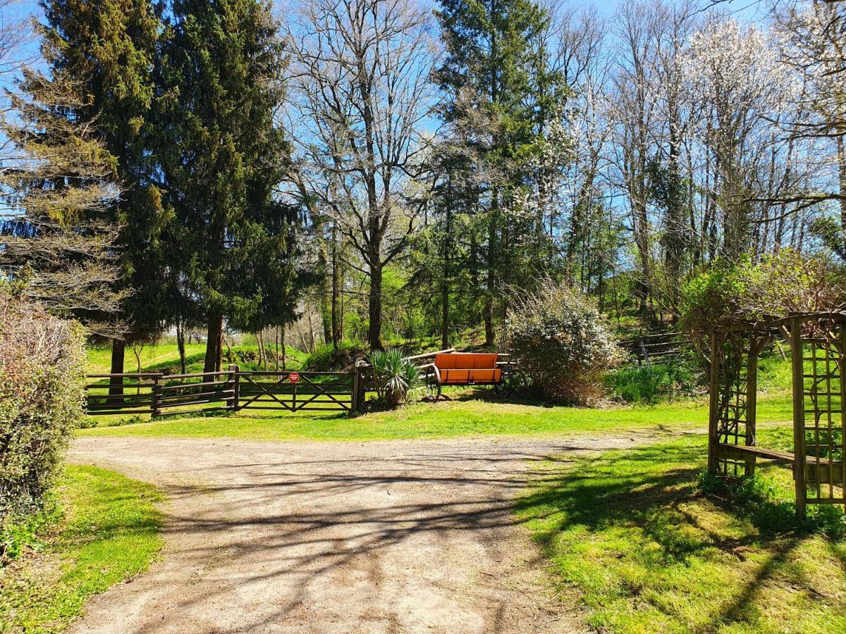 Luxury Safari Tents At Moulin Du Pommier Glamping & Camping Saulgond Exterior photo